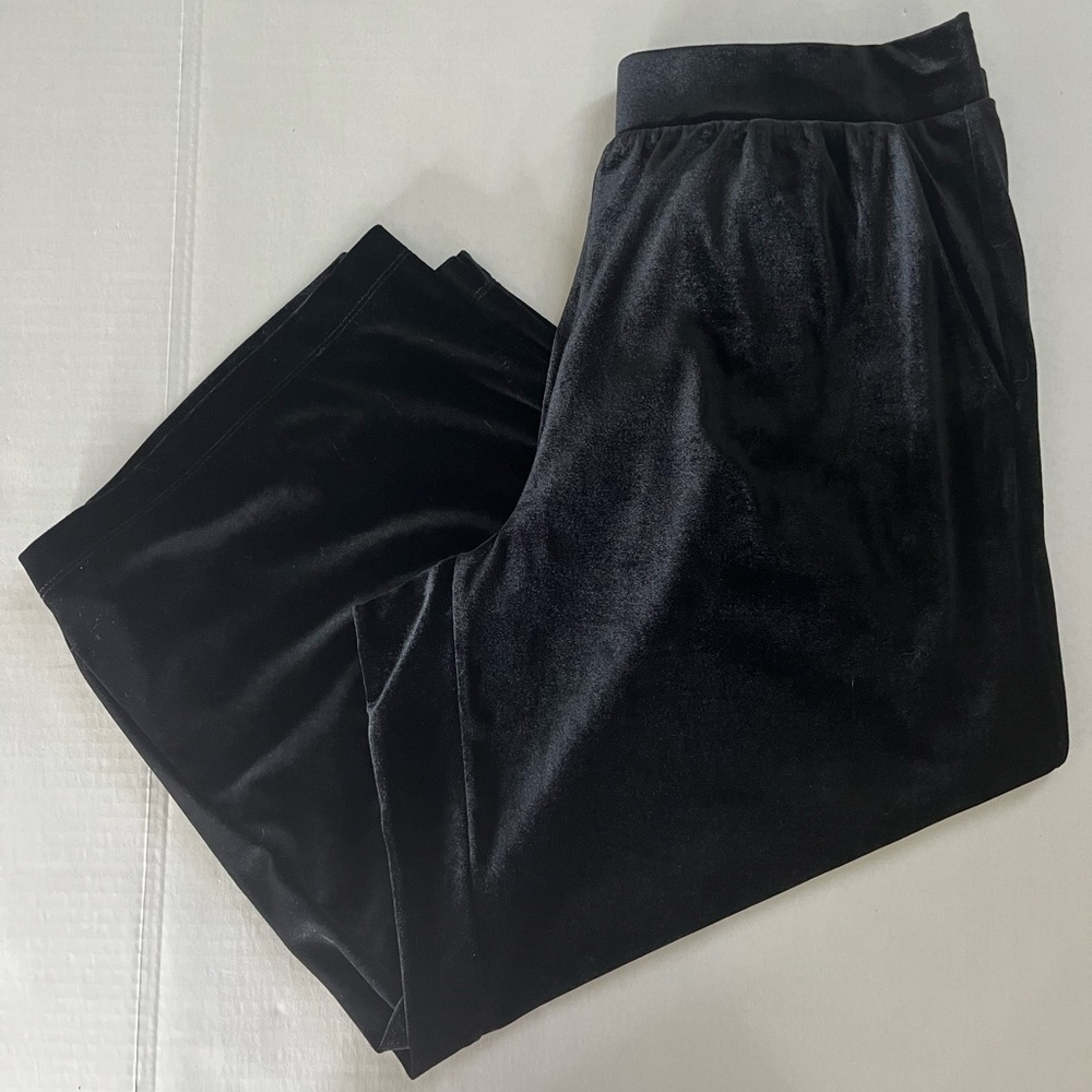 Torrid black wide leg pull on cropped pants